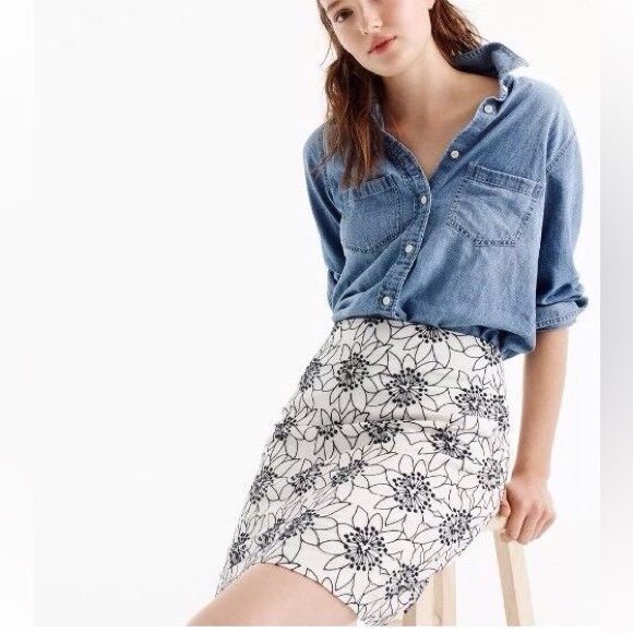 J Crew ivory/navy embroidered mini skirt size 4 - Picture 2 of 4